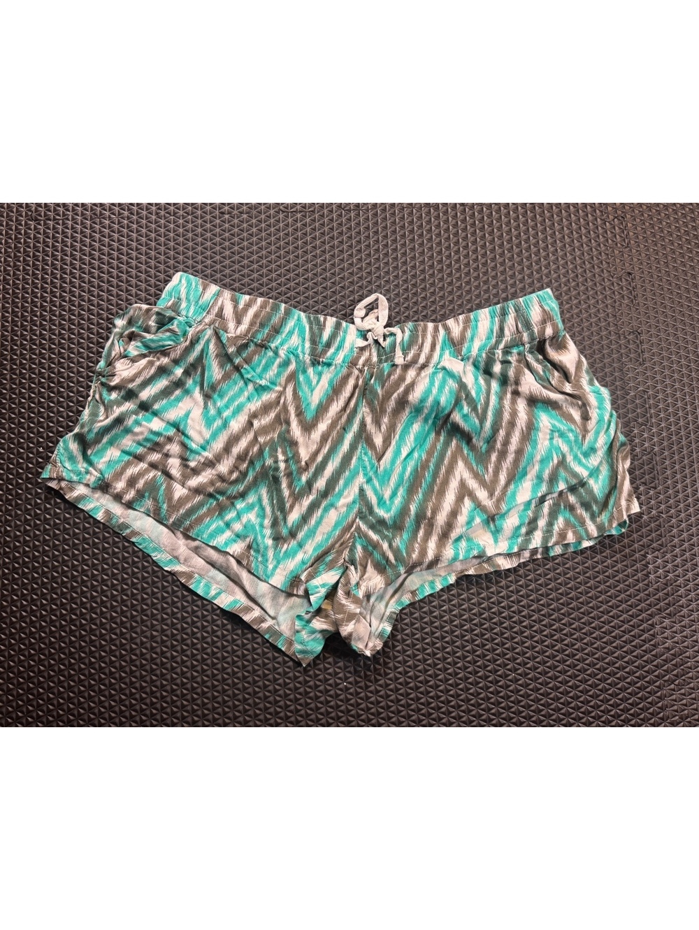 Women's XL Multicolor Chevron Pattern Lounge Shorts
